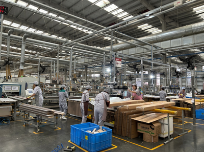 市領(lǐng)導(dǎo)赴蘭考縣分包企業(yè)和項(xiàng)目調(diào)研家具產(chǎn)業(yè)發(fā)展